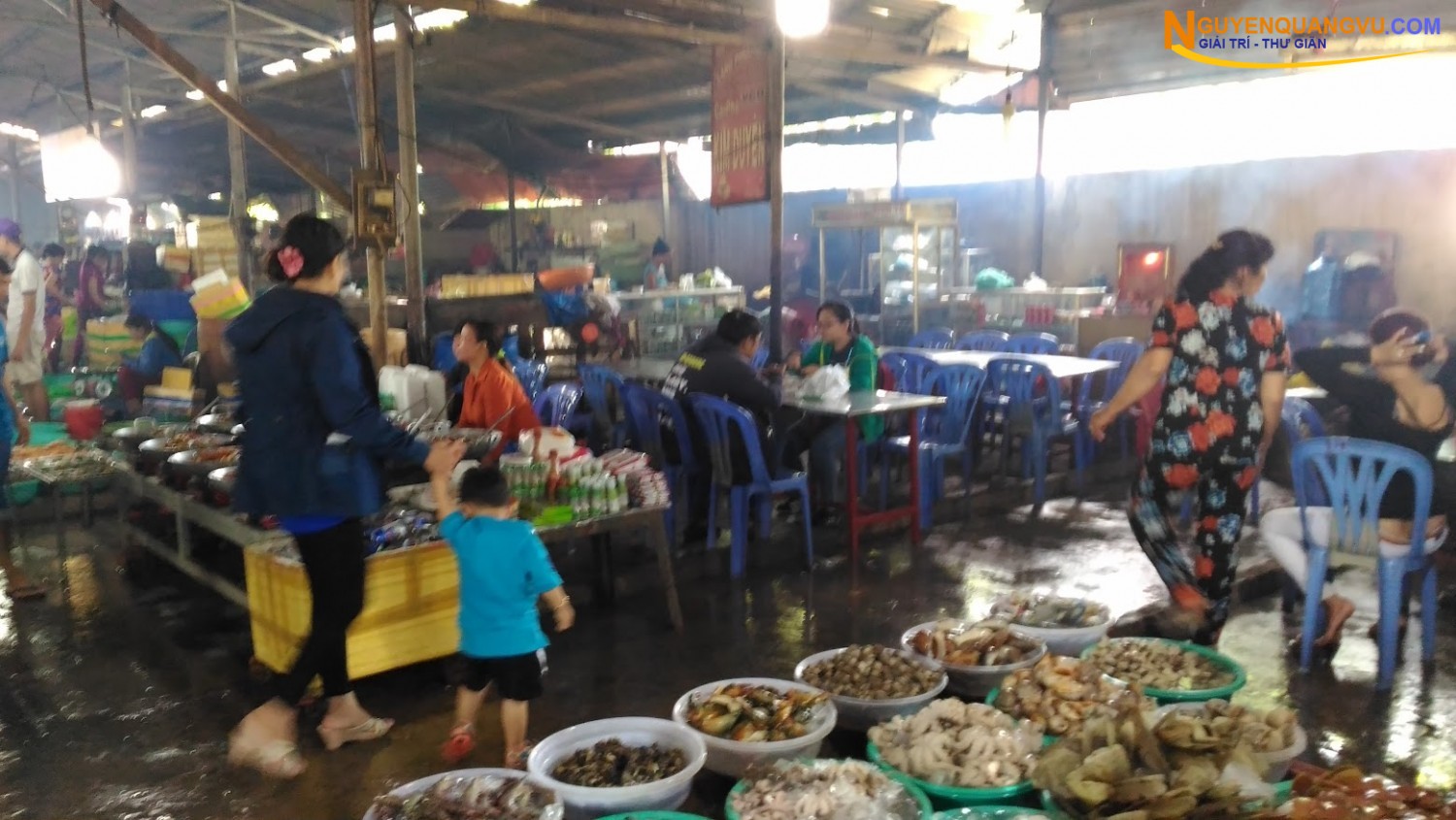 Chợ hải sản Hàng Dương