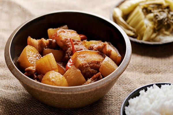 Thịt heo kho củ cải trắng