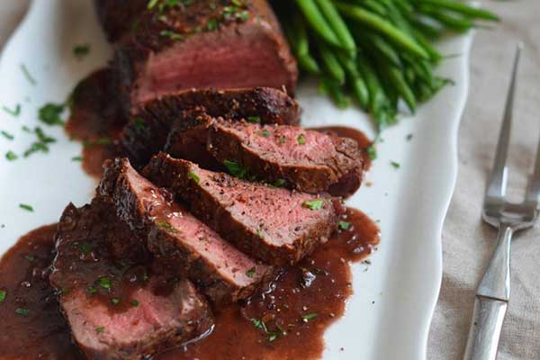 Bò xốt vang với gấc