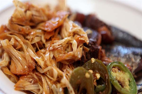 Cá nục kho xơ mít